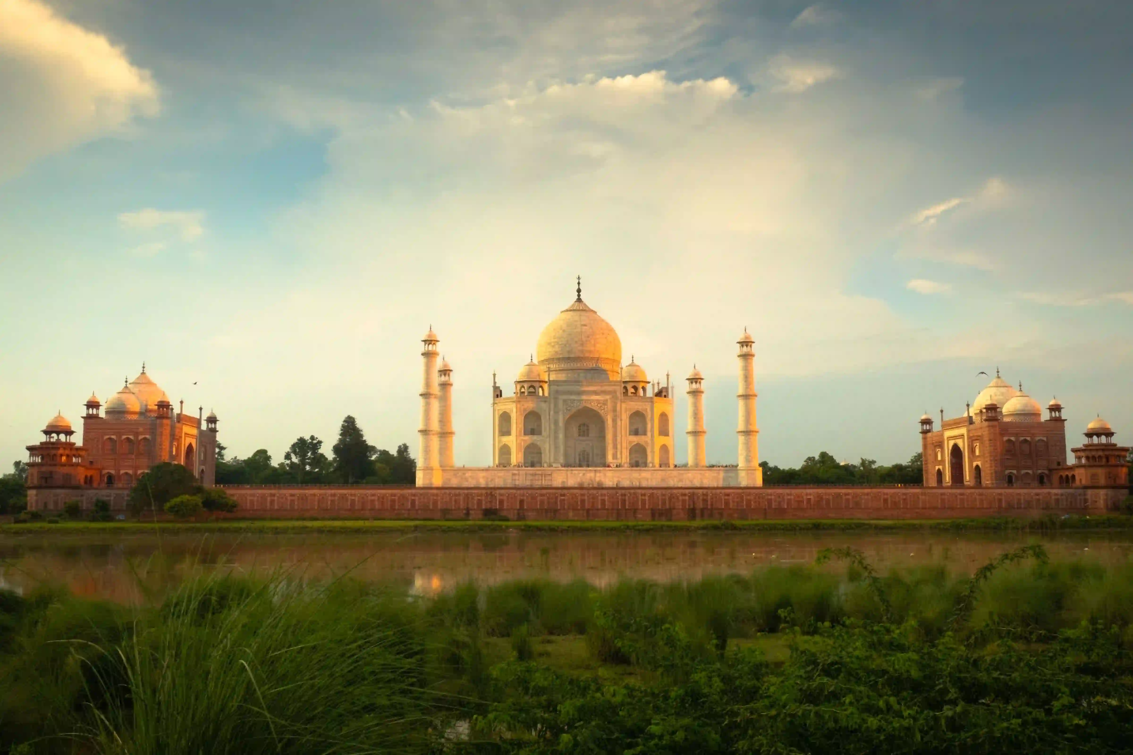 Agra Overnight Tour from Mumbai by Flight