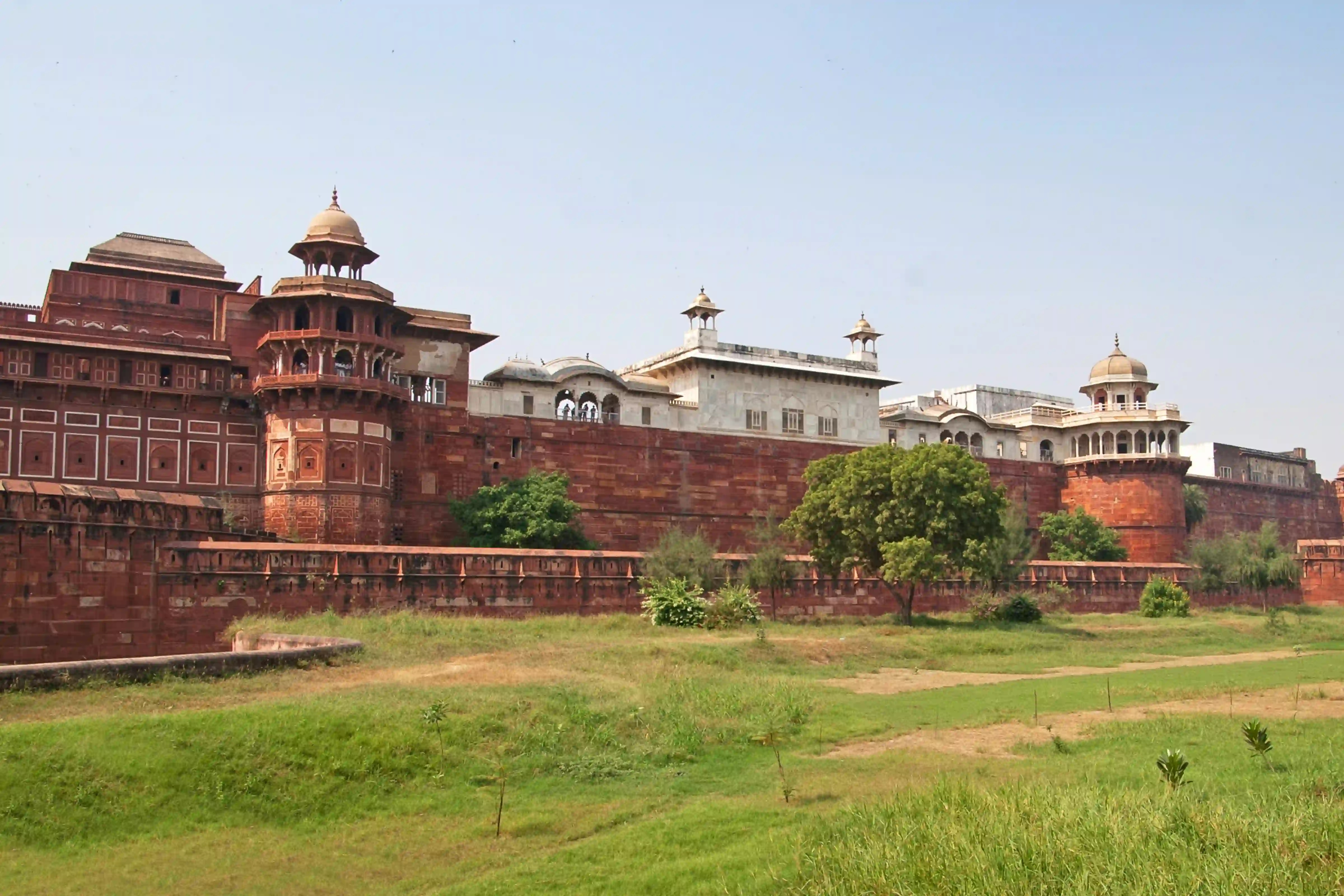 Agra Overnight Tour from Mumbai by Flight